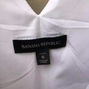 Banana Republic Tops - Banana Republic White Floral V-Neck Blouse Banana Republic Tops - Banana Republic White Floral V-Neck Blouse